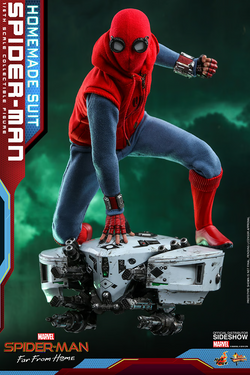 Hot Toys MMS552 Spider-Man: Far From Home - Spider-Man Homemade Suit