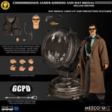 SDCC 2019 Mezco One:12 Collective - Commissioner James Gordon W/ Bat Signal Deluxe Edition