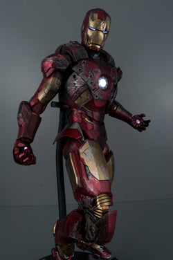 Xavier Cal Custom: Hot Toys - Iron Man Battle Damage Mark 9