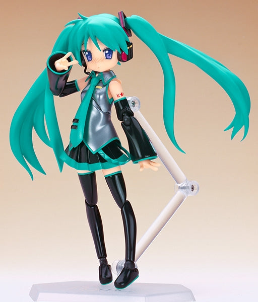 Figma Kagami Hiiragi: Miku Hatsune Cosplay ver.